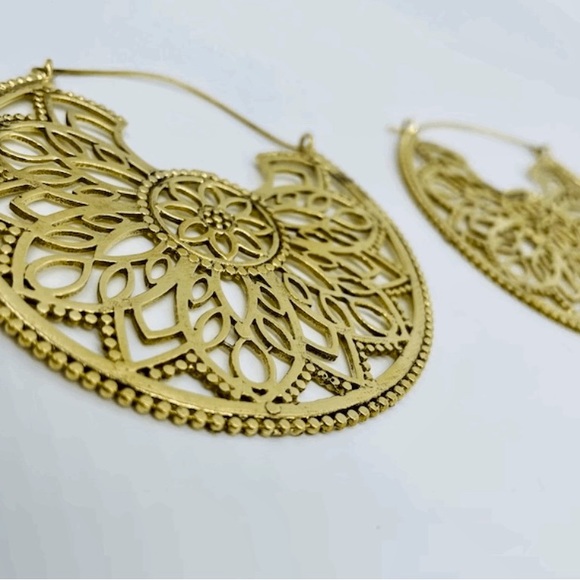 Handmade BOHO Brass Mandala Round Dangle Earrings - Nickel Free - Picture 3 of 4